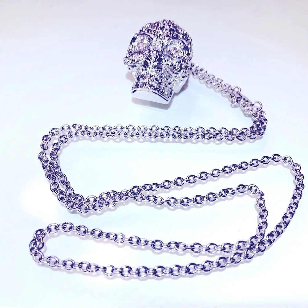 Alexander McQueen Crystal Scull Pendant Necklace. - Picture 7 of 13